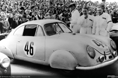 1951-Le-Mans-46-Porsche-Typ-356-SL-Fahrer-Auguste-Veuillet-und-Edmond-Mouche,-Sieg-in-der-Klasse-Sportwagen-bis-1100-cm