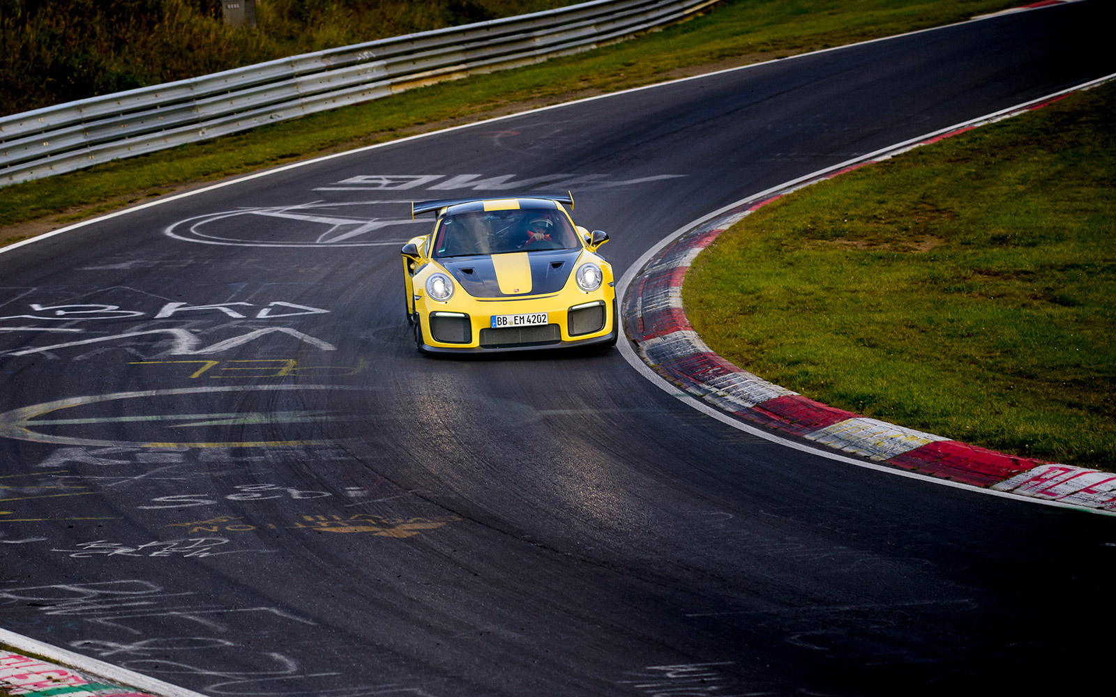 Porsche-911-GT2-RS-Nurburgring-record-lap-516