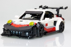 Lego Porsche 911 RSR (991.2) by Malte Dorowski