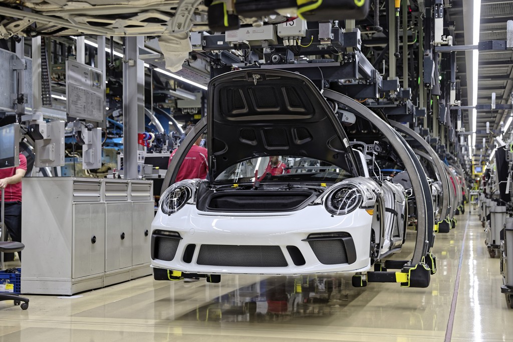 Last Porsche 911 of the 991 Generation Comes off Production Line